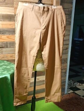 Amazon Essentials Tan Men's Chinos - Straight Leg